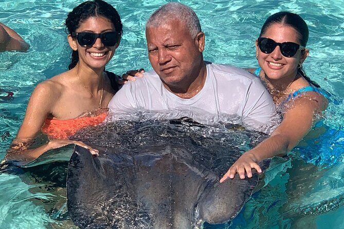 StingrayCity ,Coral Garden & Starfish Tour. - The boat ride, crew, and safety rhythm